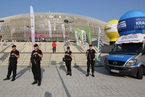 Policjanci zabezpieczają Eurovolley Poland 2017