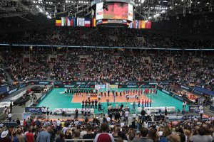 Policjanci zabezpieczają Eurovolley Poland 2017