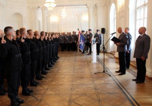 Ślubowanie nowo przyjętych policjantów