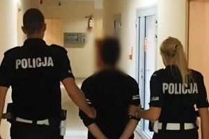 Pościg policjantów za skradzionym samochodem