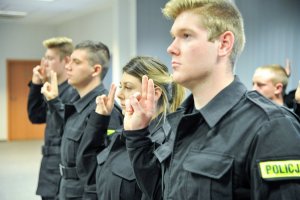 Ślubowanie nowo przyjętych policjantów