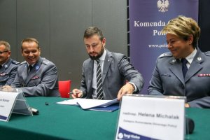 Międzynarodowy Salon Przemysłu Obronnego - targi w Kielcach i podpisanie umowy na dostawę amunicji