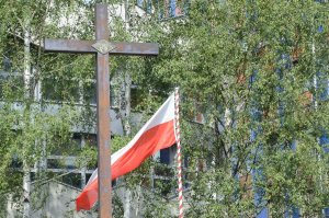 Obchody ku czci pomordowanych i poległych policjantów II RP przed Grobem Policjanta Polskiego na terenie katowickiej komendy wojewódzkiej