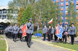 Obchody ku czci pomordowanych i poległych policjantów II RP przed Grobem Policjanta Polskiego na terenie katowickiej komendy wojewódzkiej