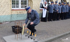 uroczystość wmurowania aktu erekcyjnego pod budowę akademika w Szkole Policji w Pile