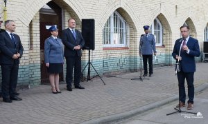 uroczystość wmurowania aktu erekcyjnego pod budowę akademika w Szkole Policji w Pile