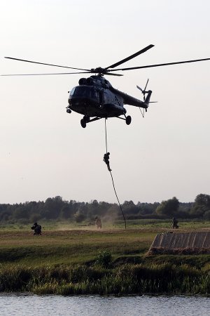 pokaz policjantów z BOA KGP