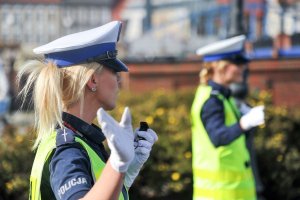 Policjanci zabezpieczają żużlowe derby