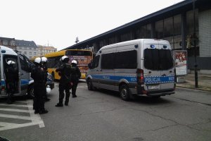 Policjanci w okolicy stadionu