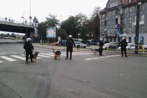 Policjanci w okolicy stadionu