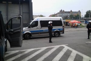 Policjanci w okolicy stadionu