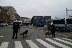 Policjanci w okolicy stadionu