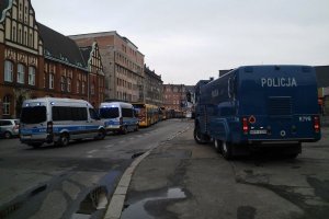 Policjanci w okolicy stadionu