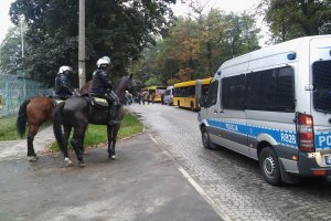 Policjanci w okolicy stadionu