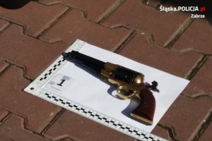 Policjanci na miejscu zdarzenia