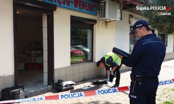 Policjanci na miejscu zdarzenia