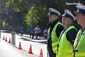 Policjanci podczas zabezpieczania imprezy