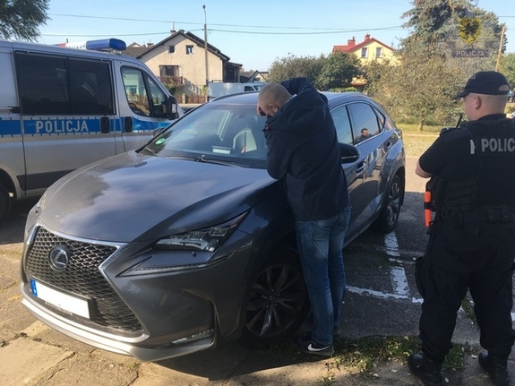 Policjanci odzyskali lexusa wartego 240 tysięcy złotych