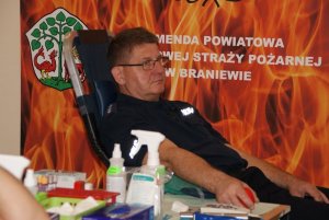 akcja oddawania krwi dla ciężko rannego policjanta z Inowrocławia