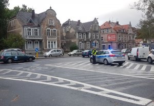 Policjanci pomagają przy usuwaniu skutków Orkanu Ksawery