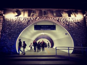 Fotorelacja z zabezpieczenia przejazdu kibiców podczas wczorajszego meczu Polska - Czarnogóra na Stadionie Narodowym w Warszawie