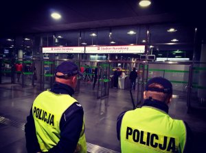 Fotorelacja z zabezpieczenia przejazdu kibiców podczas wczorajszego meczu Polska - Czarnogóra na Stadionie Narodowym w Warszawie