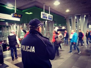 Fotorelacja z zabezpieczenia przejazdu kibiców podczas wczorajszego meczu Polska - Czarnogóra na Stadionie Narodowym w Warszawie