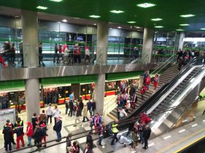 Fotorelacja z zabezpieczenia przejazdu kibiców podczas wczorajszego meczu Polska - Czarnogóra na Stadionie Narodowym w Warszawie