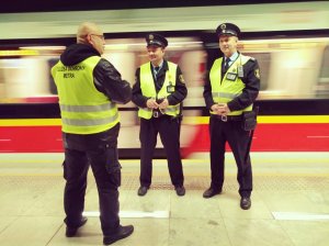 Fotorelacja z zabezpieczenia przejazdu kibiców podczas wczorajszego meczu Polska - Czarnogóra na Stadionie Narodowym w Warszawie