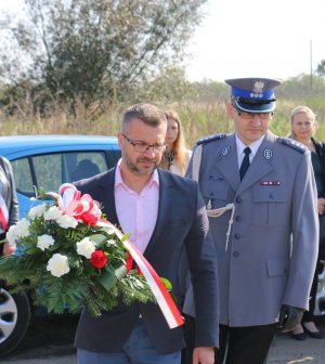 uroczystość odsłonięcia tablicy upamiętniającej postać porucznika Józefa Rabiegi