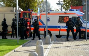 Atak terrorystyczny w Urzędzie Marszałkowskim – ćwiczenia wrocławskich policjantów i służb ratunkowych