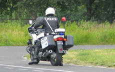 policjant na motocyklu