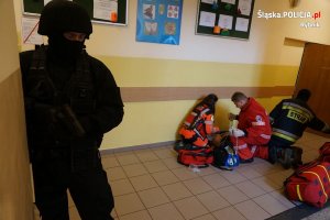 Uzbrojeni napastnicy wtargnęli do szkoły. Ćwiczenia Policji i innych służb