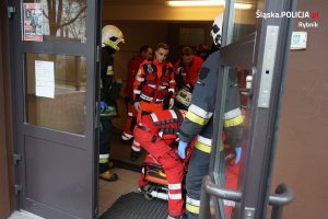 Uzbrojeni napastnicy wtargnęli do szkoły. Ćwiczenia Policji i innych służb