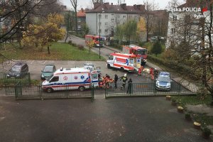 Uzbrojeni napastnicy wtargnęli do szkoły. Ćwiczenia Policji i innych służb