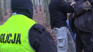 Policjanci zatrzymali 54-latka podejrzewanego o kradzież szczątków ludzkich z cmentarzy