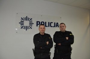 dwaj policjanci z Wydziału Patrolowo- Interwencyjnego w Koninie