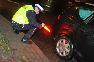 Policjanci KMP w Gorzowie Wlkp. wykonujący czynności na drodze