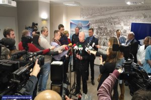 Szef MSWiA i Komendant Główny Policji odwiedzili w szpitalu rannego policjanta