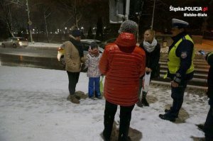 policjanci z wydziału ruchu drogowego bielskiej komendy, przedstawiciele Fundacji na Rzecz Bezpieczeństwa Ruchu Drogowego oraz dziennikarze Radia Bielsko i portalu Bielskie Drogi rozpoczęli drugą kampanię pod hasłem „Widoczni – bezpieczni”