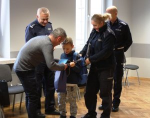 wizyta Tymonka u policjantów