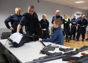 wizyta Tymonka u policjantów