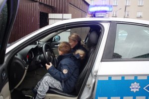 wizyta Tymonka u policjantów