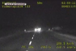 Pościg za pijanym kierowcą. W terenie zabudowanym uciekał z prędkością 140 km/h