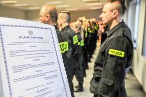 Ślubowanie nowo przyjętych policjantów