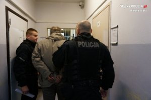 Sprawca potrącenia w rękach policjantów