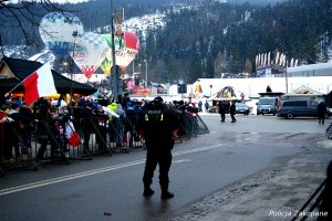 policjanci podczas zabezpieczenia Pucharu Świata w Skokach Narciarskich