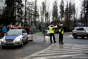 policjanci podczas zabezpieczenia Pucharu Świata w Skokach Narciarskich