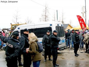 policjanci podczas zabezpieczenia Pucharu Świata w Skokach Narciarskich