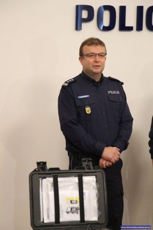 „Mobilne laboratoria” trafiły do dolnośląskich policjantów – zakup sprzętu możliwy był w ramach Programu Współpracy INTERREG V-A Polska - Saksonia oraz Republika Czeska - Polska